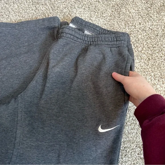 Men’s Nike sweatpants - Picture 2 of 5